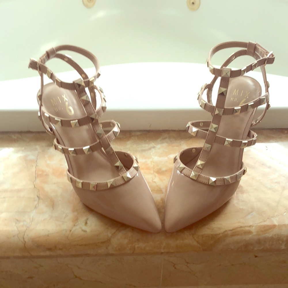 Mix 6 nude patent studded pumps